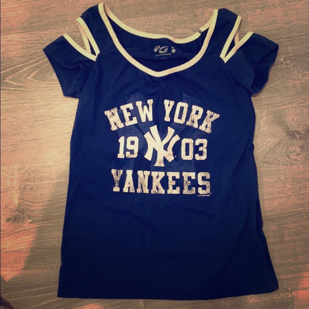 Yankee color shoulder tee